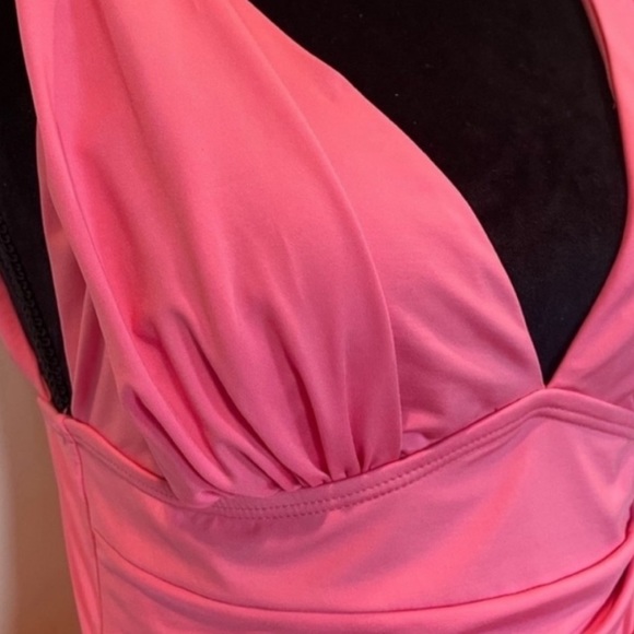 Kenneth Cole one piece form faltering ruched fabric coral swimsuit size 8 - Picture 6 of 9